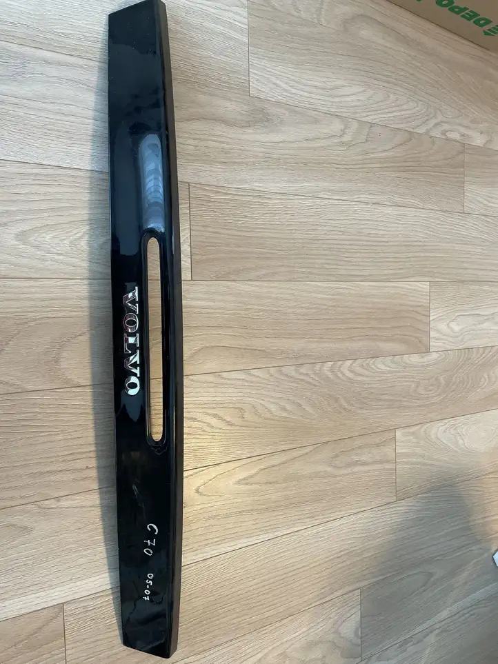 Volvo C70 (2005 - 2009) Прочая отделка багажника — фото 1