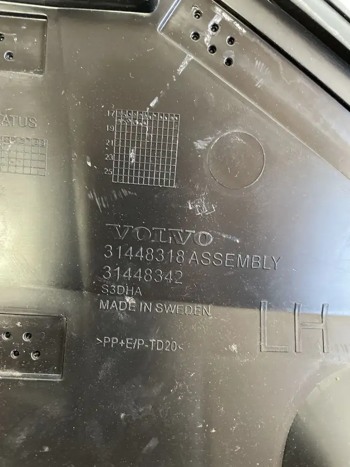 Volvo XC40 (2017 - ) Молдинги задней двери — фото 3