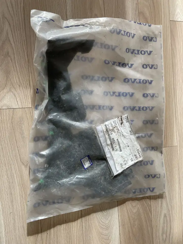 Volvo XC60 (2017 - ) 32296030 Кронштейн заднего бампера — фото 2