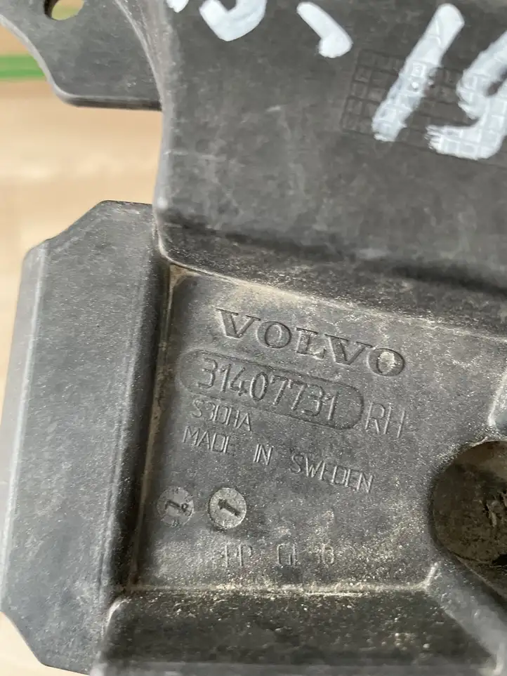 Volvo XC90 (2014 - 2019) Кронштейн заднего бампера — фото 3