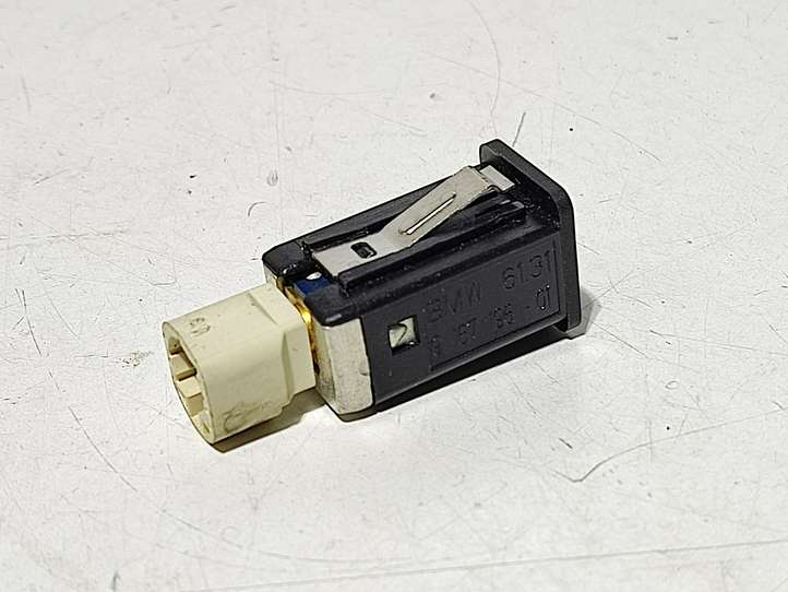 BMW 5 F10 F11 (2009 - 2016)  9167196 Разъем USB