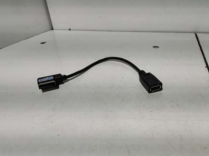Volkswagen Golf VI (2009 - 2013)  5N0035558 Разъем USB