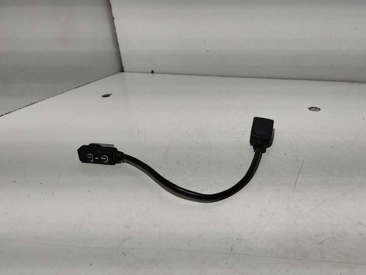 Volkswagen Golf VI (2009 - 2013)  5N0035558 Разъем USB