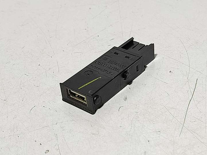 Chevrolet Cruze (2009 - 2012)  13348688 Разъем AUX