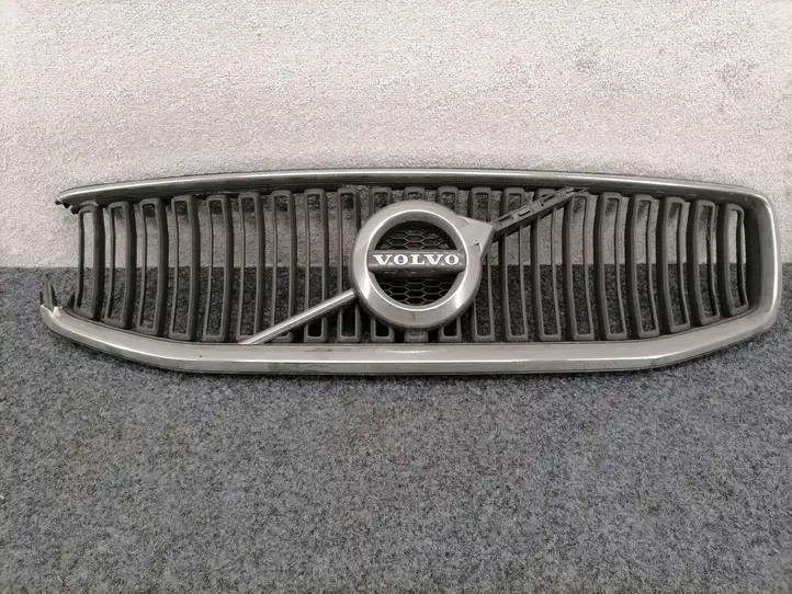 Volvo V60 (2018 - ) 32132212 Верхняя решетка радиатора — фото 1