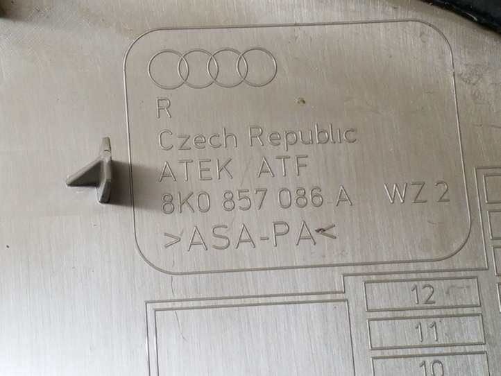Audi A4 (2011 - 2015)  8K0857086A Отделочный щит панели (боковой)