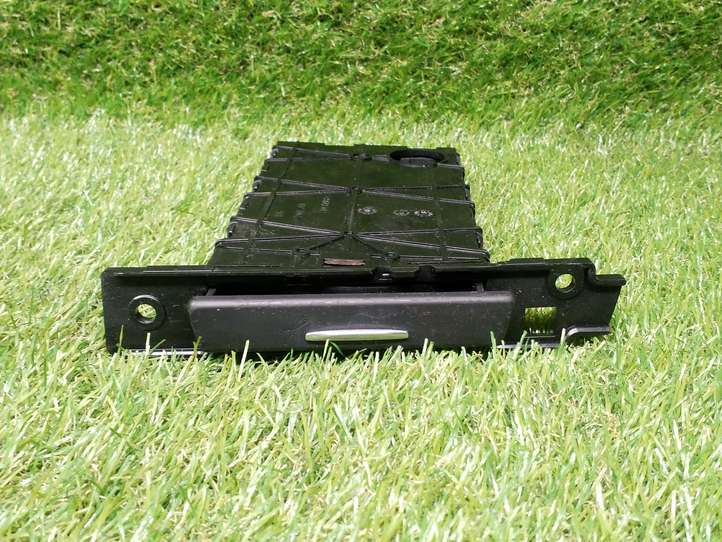 BMW 3 E92 E93 (2005 - 2014)  7127463 Передний держатель чашки