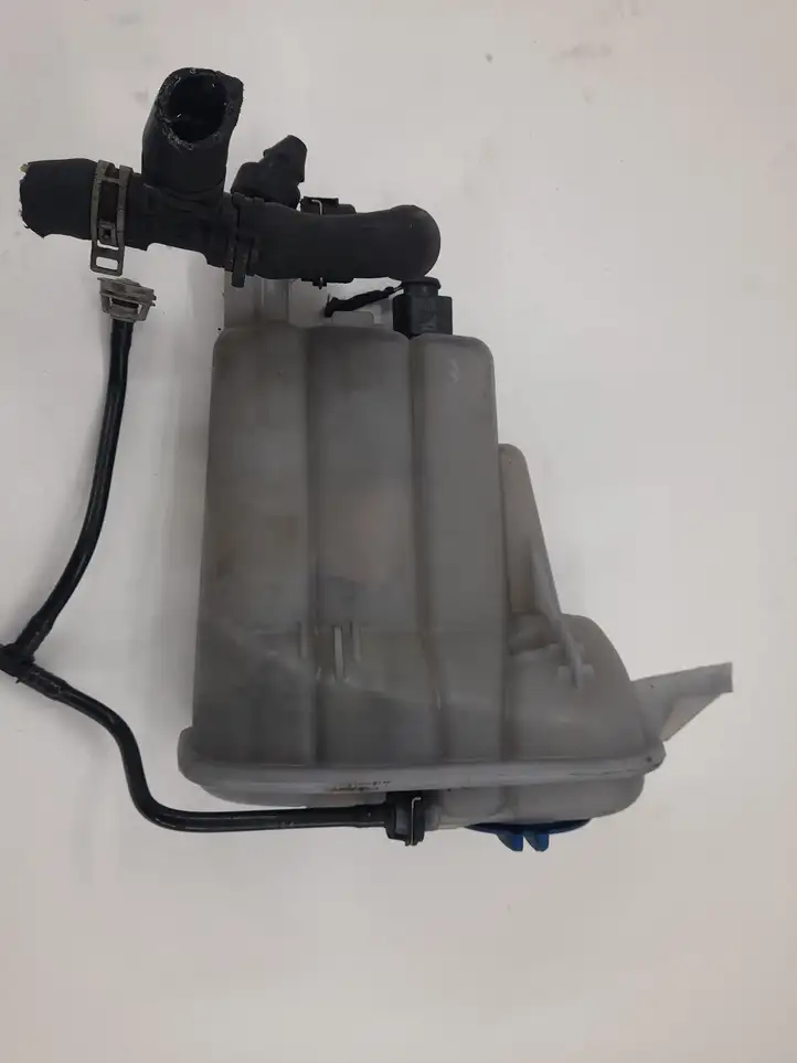 Audi A4 S4 B8 8K (2011 - 2015) 8K01214030 Крышка расширительного бачка — фото 3