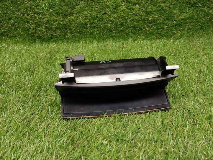 Audi A3/S3 8P (2004 - 2008)  8P0857951 Пепельница