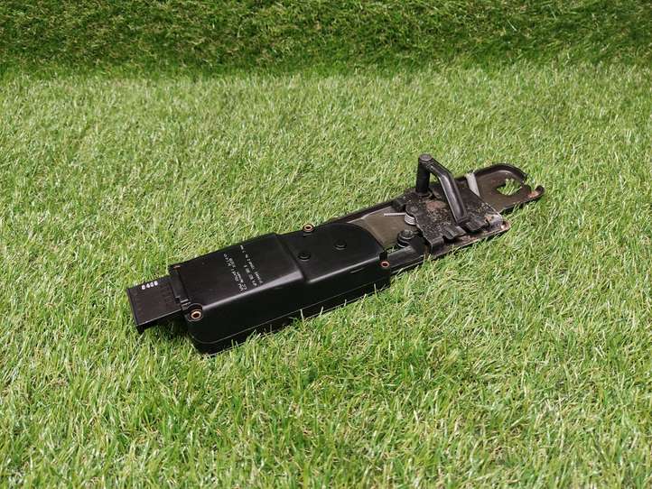 Audi Q7 (2005 - 2009)  4F9827383B Притягиватель задней крышки