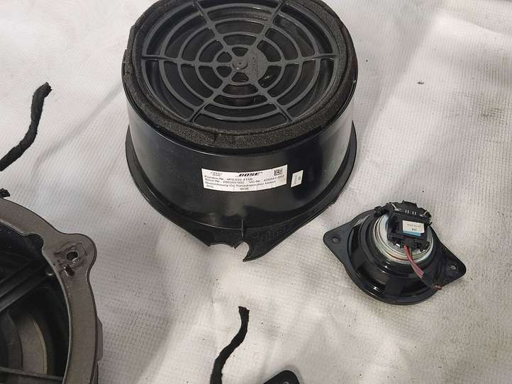 Audi Q7 (2005 - 2009)  4L0035223D Комплект звуковой системы