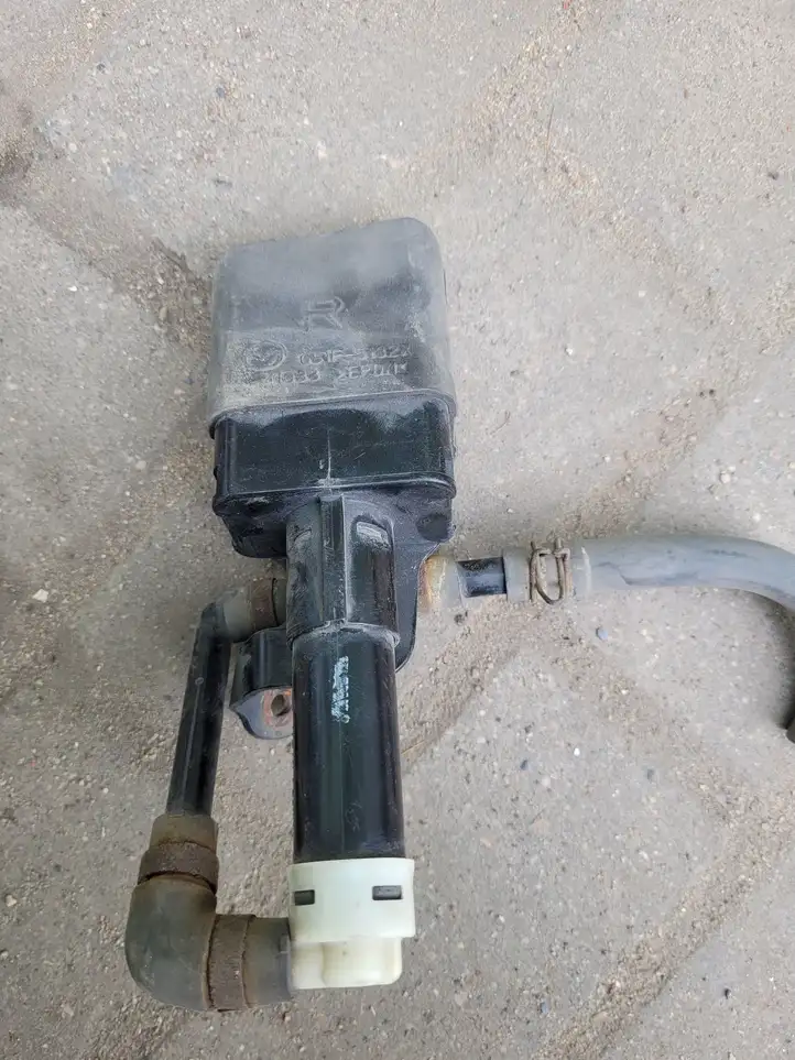 Mazda 6 (2009 - 2012) Крышка омывателя фар — фото 1