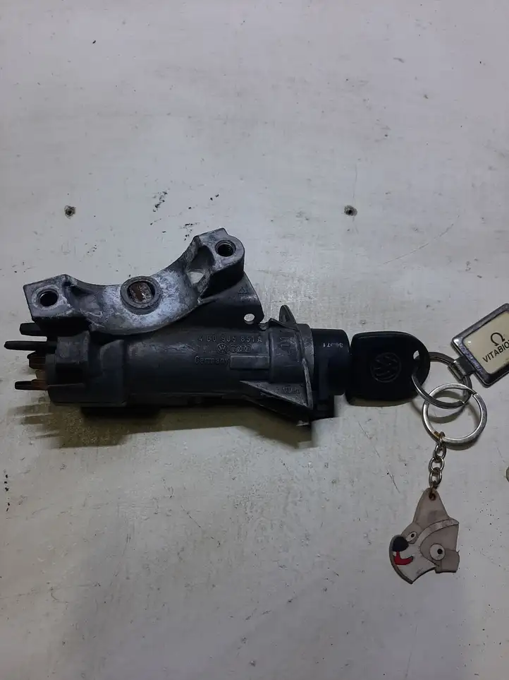 Volkswagen PASSAT B5.5 (2001 - 2005) 4B0905851A Замок зажигания — фото 1