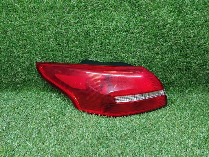 Ford Focus (2015 - 2019)  F1EB13405FE Задний фонарь в кузове