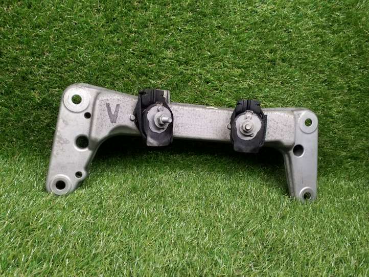BMW 3 F30 F35 F31 (2012 - 2018)  18574710 Кронштейн