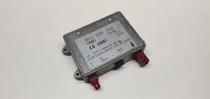 Audi A6 S6 C5 4B (2001 - 2004) 8E0035456 Усилитель антенны — фото 2