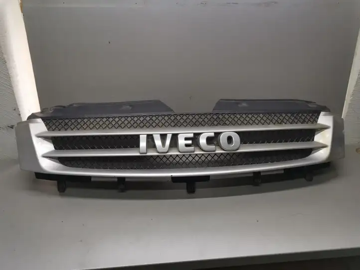 Iveco Daily Daily 35 - 40.10 (2001 - 2016) 3802801 Верхняя решетка радиатора — фото 1