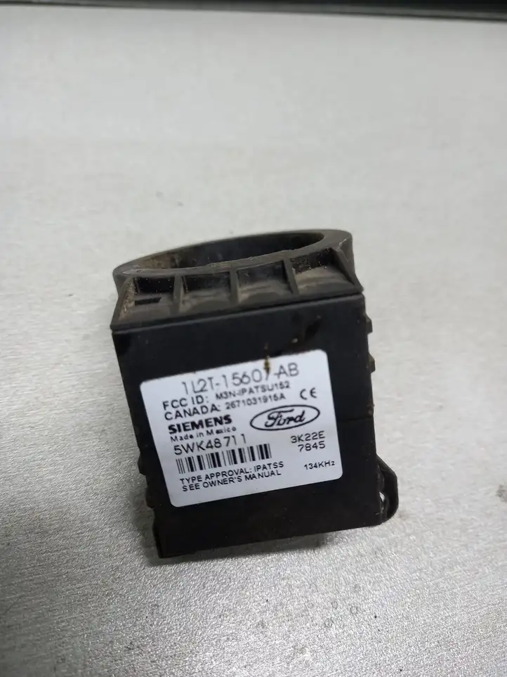 Ford Transit - Tourneo Connect (2002 - 2009) 1L2T15607AB Антенна иммобилайзера — фото 2