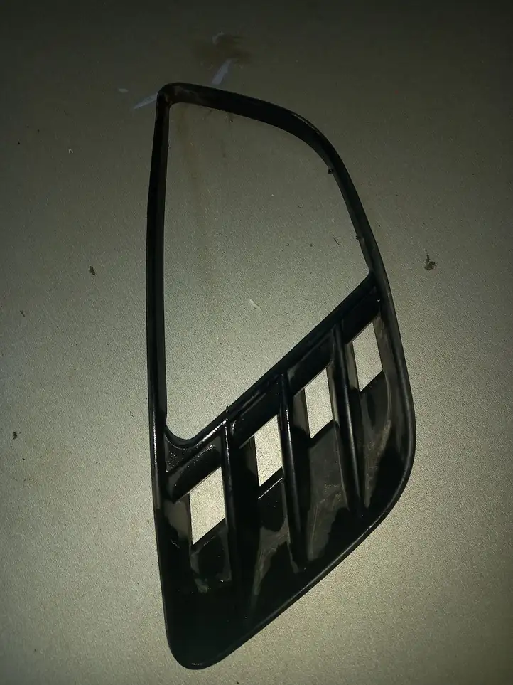 Ford Fiesta (2000 - 2005) Нижняя решетка переднего бампера — фото 1