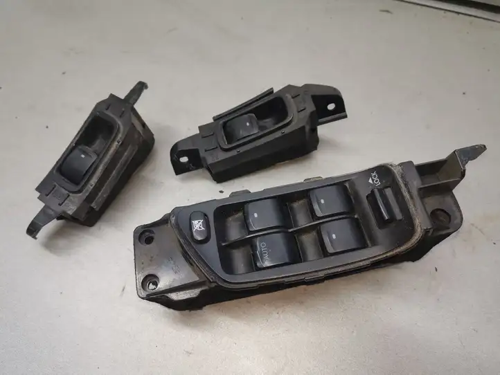Subaru Outback (2003 - 2007) Кнопка стеклоподъемников — фото 3