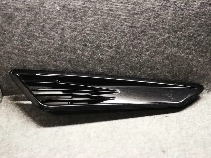 Chevrolet Camaro (2015 - 2018) 23403777 Передняя решетка — фото 1