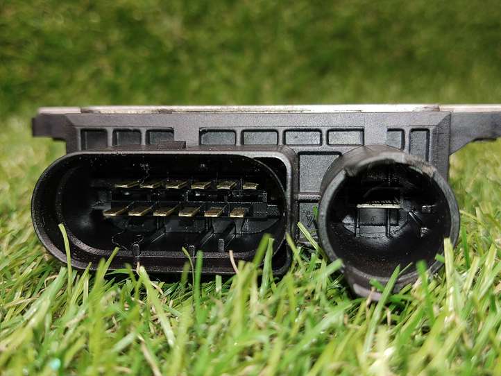 BMW 5 E60 E61 (2004 - 2010)  E2110022360 Реле подогрева свеч