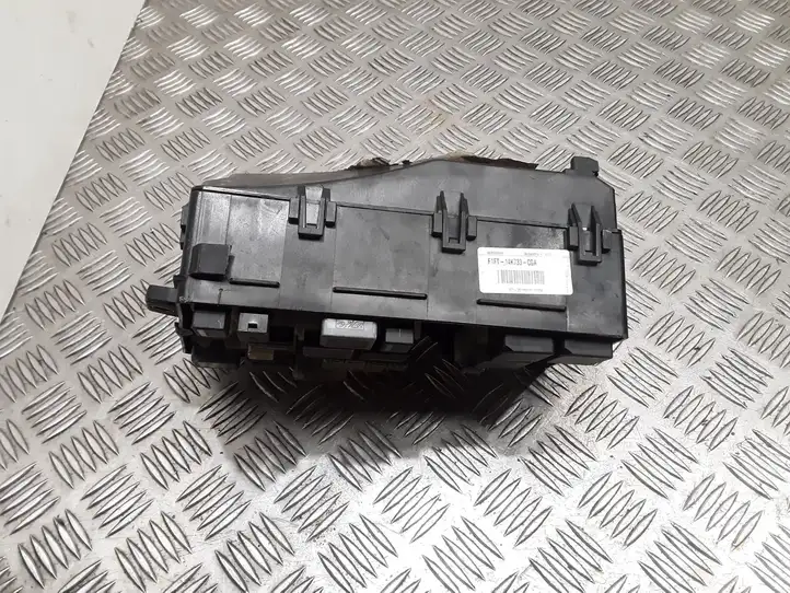 Ford Focus (2011 - 2015) F1FT14K733CGA Блок предохранителей — фото 2