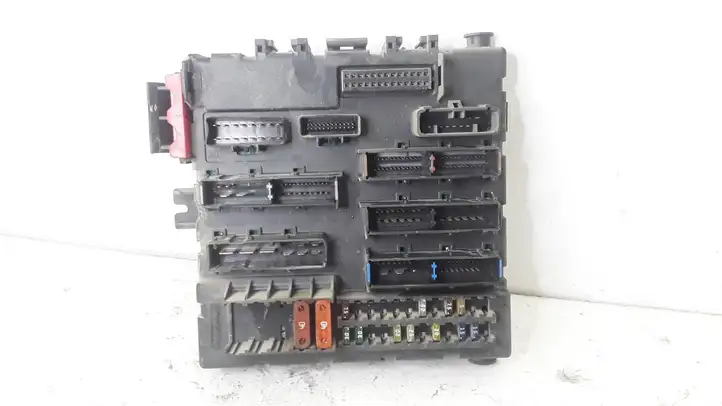 Opel Vectra (2002 - 2005)  13125487 Ящик предохранителей (комплект)