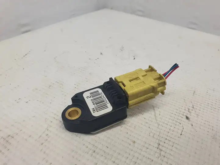 Toyota Yaris (2005 - 2009)  898310H010 Другая деталь салона