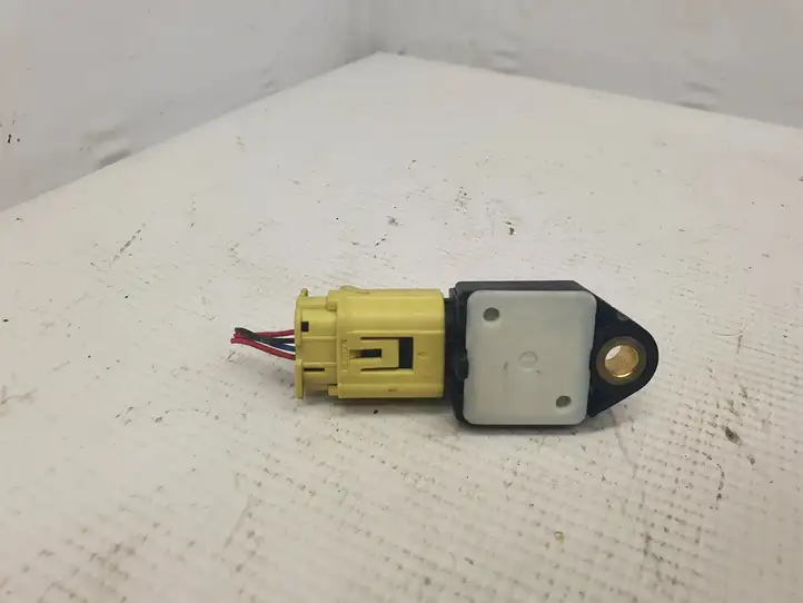 Toyota Yaris (2005 - 2009)  898310H010 Другая деталь салона