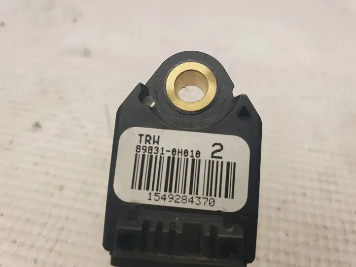 Toyota Yaris (2005 - 2009)  898310H010 Другая деталь салона