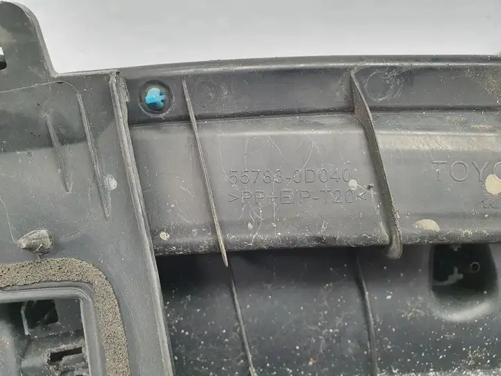 Toyota Yaris (2005 - 2009) 557810D100 Жабо стеклоочистителей — фото 2