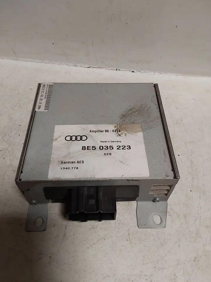 Audi A4 S4 B6 8E 8H (2000 - 2006) 8E5035223 Усилитель звука — фото 2