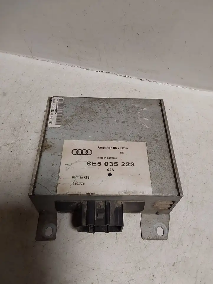 Audi A4 S4 B6 8E 8H (2000 - 2006) 8E5035223 Усилитель звука — фото 2
