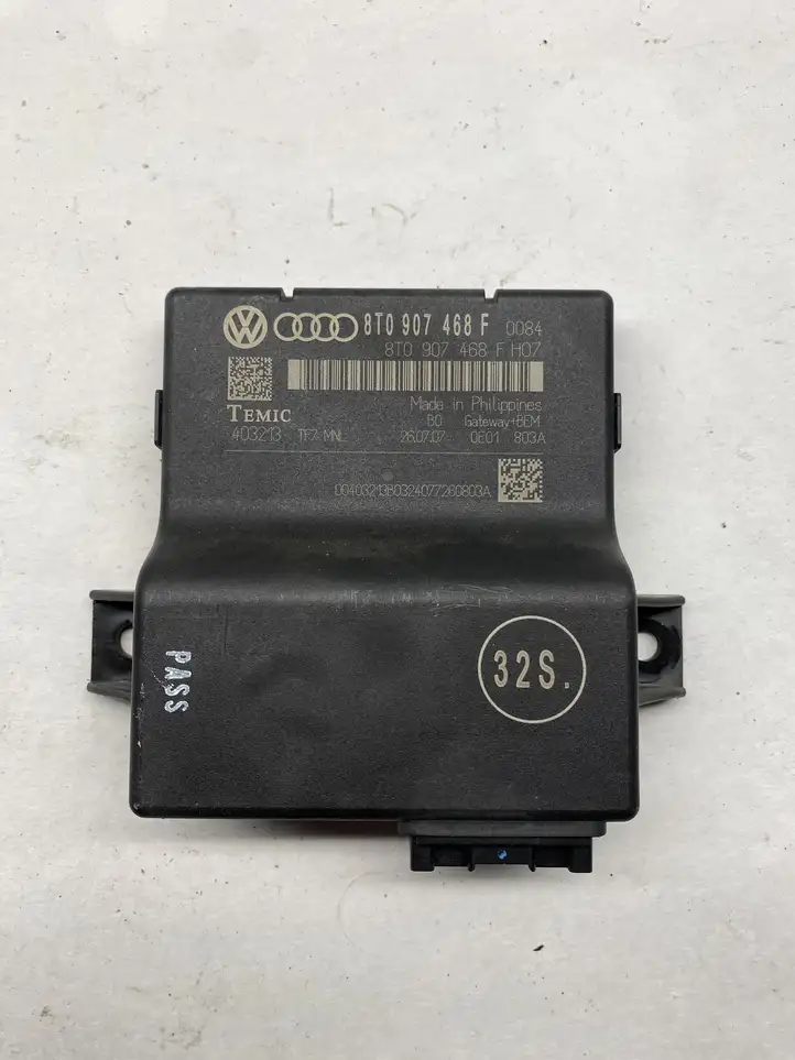 Audi A5 (2007 - 2011)  8T0907468F Модуль управления gateway