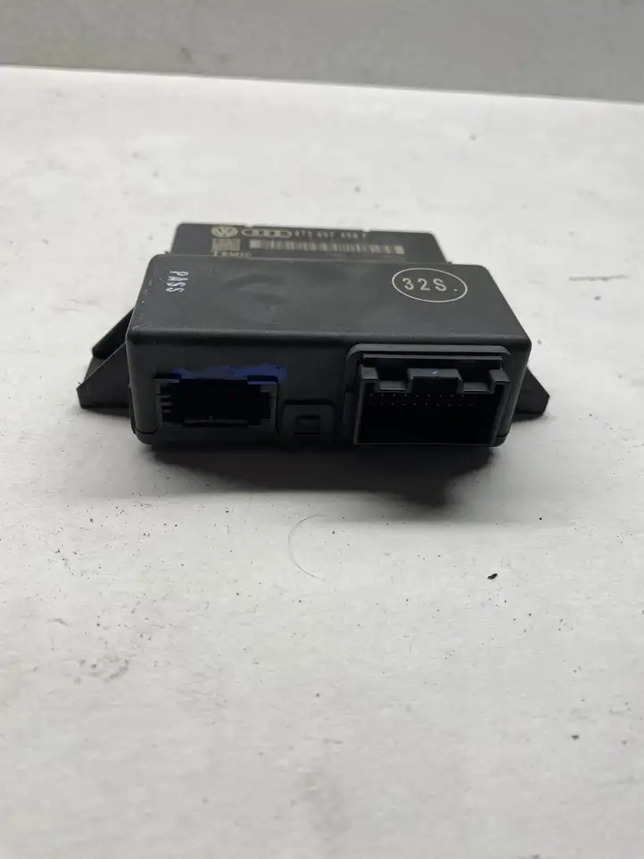 Audi A5 (2007 - 2011)  8T0907468F Модуль управления gateway