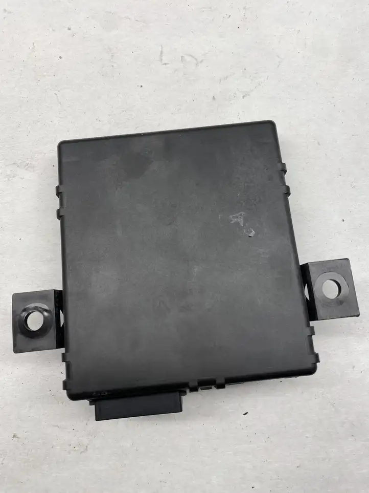 Audi A5 (2007 - 2011)  8T0907468F Модуль управления gateway