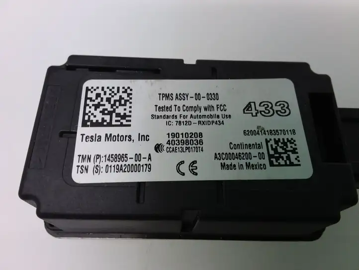 Tesla Model 3 (2017 - 2023)  145896500A Блок управления давления в шинах