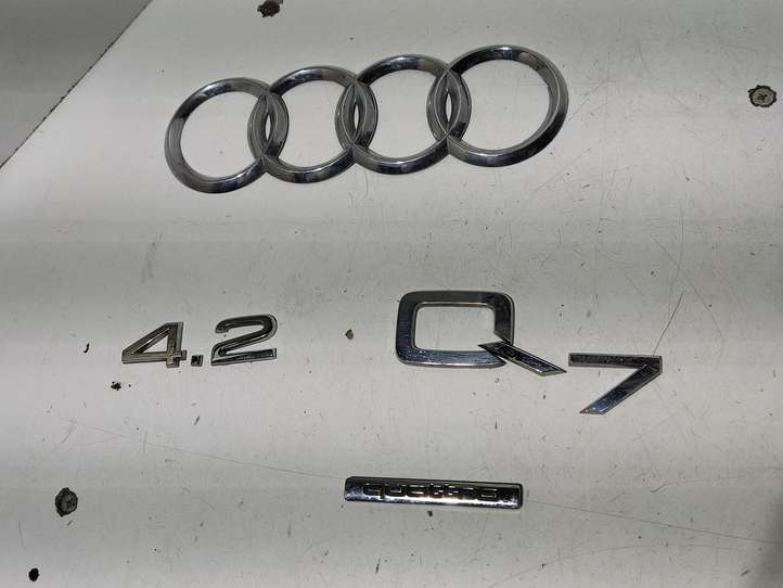 Audi Q7 (2005 - 2009)  4E0853742 Значок производителя / буквы модели