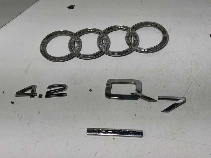 Audi Q7 (2005 - 2009)  4E0853742 Значок производителя / буквы модели