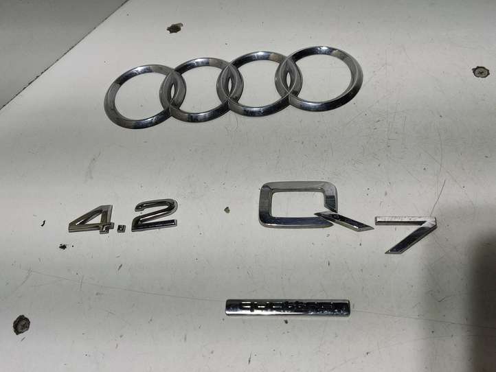 Audi Q7 (2005 - 2009)  4E0853742 Значок производителя / буквы модели