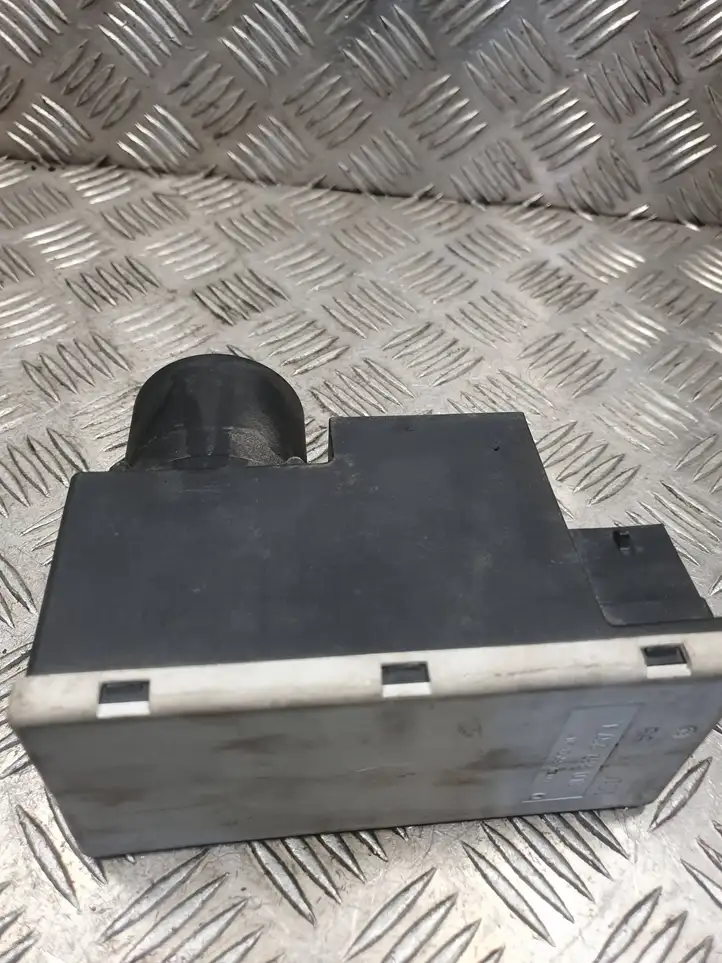 Audi A3/S3 8L (2000 - 2003) 8L0862257L Вакуумный насос центрального замка — фото 2
