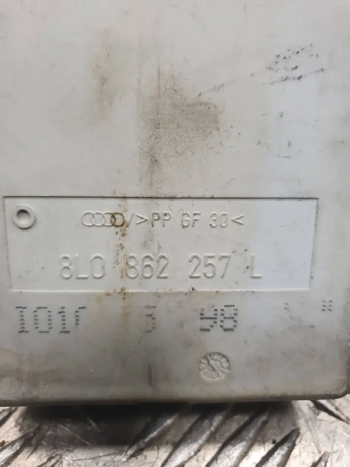 Audi A3/S3 8L (2000 - 2003) 8L0862257L Вакуумный насос центрального замка — фото 4