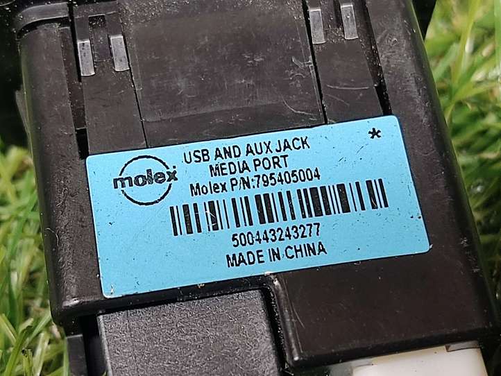 Nissan Rogue (2013 - 2016)  795405004 Разъем AUX