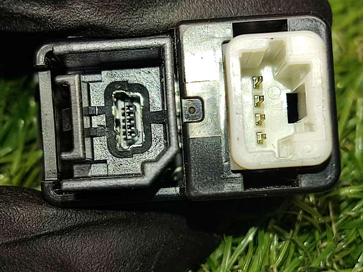 Nissan Rogue (2013 - 2016)  795405004 Разъем AUX