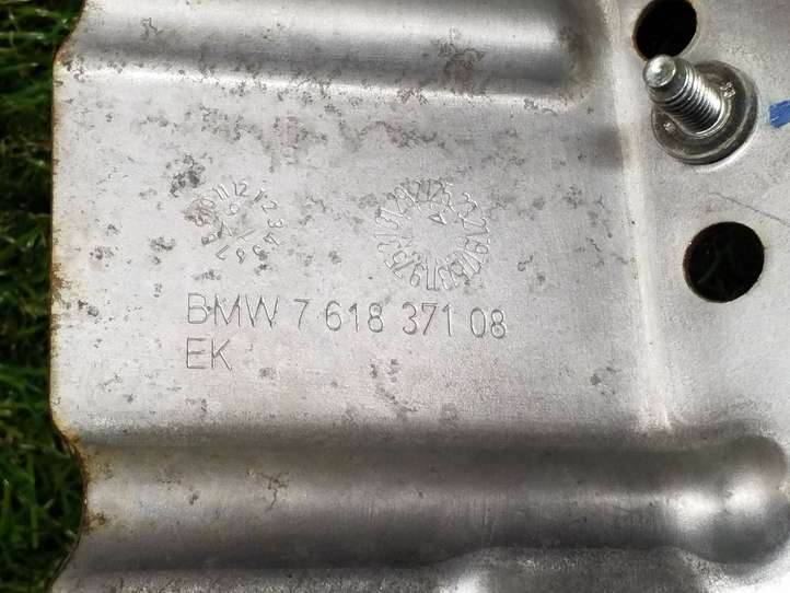BMW 3 F30 F35 F31 (2012 - 2018)  7618371 Другая деталь отсека двигателя