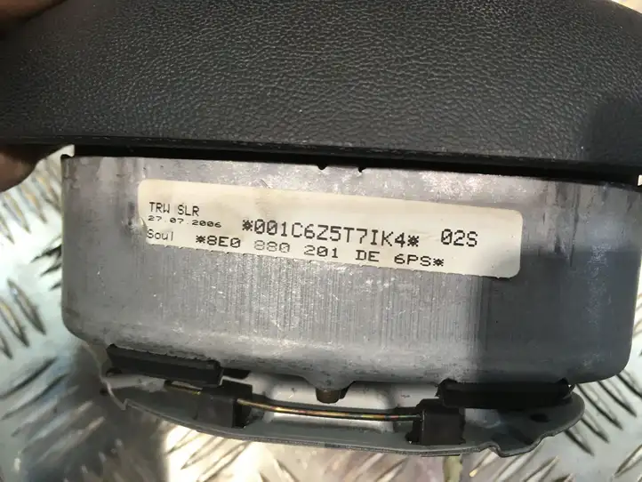 Audi A4 S4 B7 8E 8H (2004 - 2009) 8EO880201 Подушка безопасности руля — фото 1