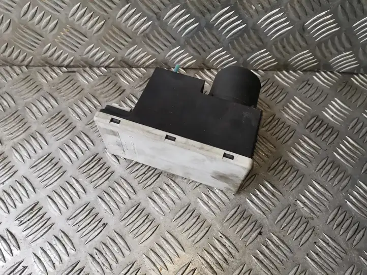 Audi A3/S3 8L (1996 - 2000) 8L0862257E Вакуумный насос центрального замка — фото 5