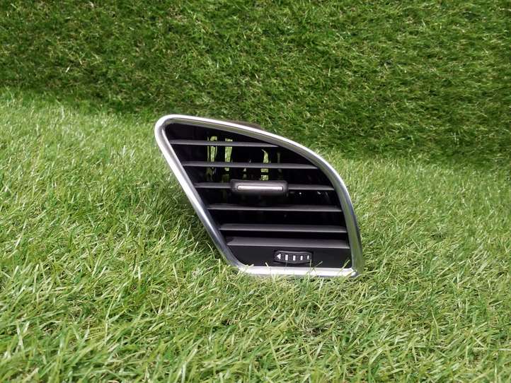 Audi A4 (2007 - 2011)  8T1820902C Боковая воздушный дефлектор