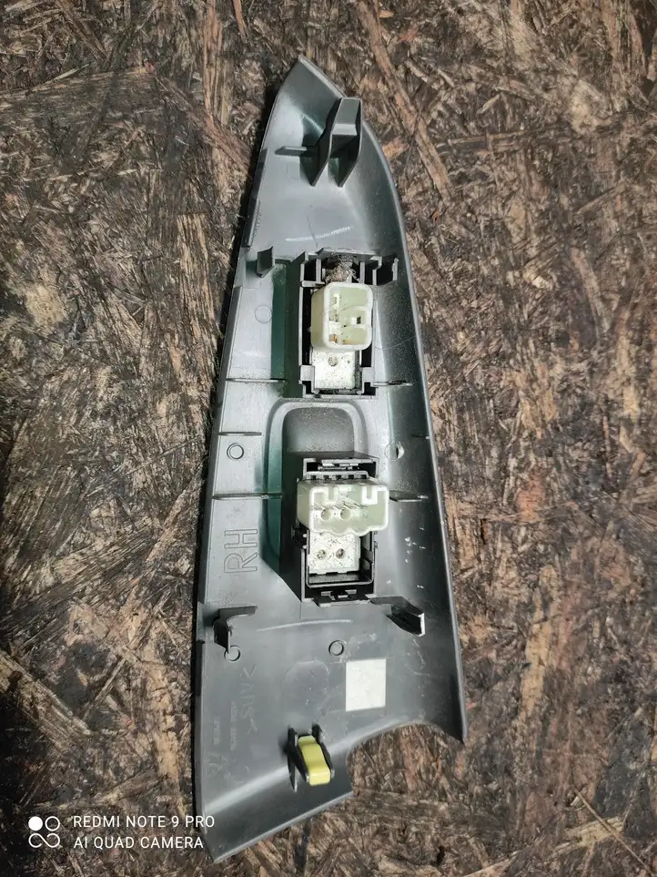 Toyota Solara (2003 - 2009) 74231AA090 Кнопка стеклоподъемников — фото 2